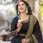Vaibhavi Shandilya Instagram - Your hair is softer than silk, light in your eyes is brighter than the sun and your skin is more delicate than satin. Actress - @vaibhavishandilya Photography - @vivid_snaps_art_n_photography Edited by - @vijeth_viju55 Makeover - @ranjith_makeover Wardrobe - @samyakkclothing #fashion #portfolio #portrait #retouching #happy #sunset #nature #fly #fallow #royal #red #glamourous #black #curvy #self #sexy #hair #limelight #party #celebration #partywear #pose #solo #trending #viral #hottie #bomb #smile #glamour #beauty https://www.instagram.com/vivid_snaps_art_n_photography?r=nametag DM us For Bookings ✅ Or Contact 9686880554📱 © VIVID SNAPS 📸 Our Services 👇 ➡️ Modeling & Fashion ➡️ Wedding ➡️ Pre/Post-wedding ➡️ Candid ➡️ Baby Photoshoot ➡️ Portraits and Portfolio ➡️ Product Photography Renaissance Bengaluru Race Course Hotel