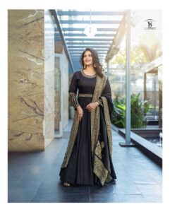 Vaibhavi Shandilya Instagram - Thankyou everyone for all your support and love for the Teaser launch of my coming movie -  @martin_the_movie 

Outfit: @samyakkclothing 
Makeup: @ranjith_makeover 
Photographer: @vivid_snaps_art_n_photography 
.
.
.
.
.
.
.
Director: @aparjun_official 
Asst. Director: @abhijeet_here_ 
Producer: @udaymehta_official 
Co Actor: @dhruva_sarjaa 
Editor on set: @editor_praveen_gowdru