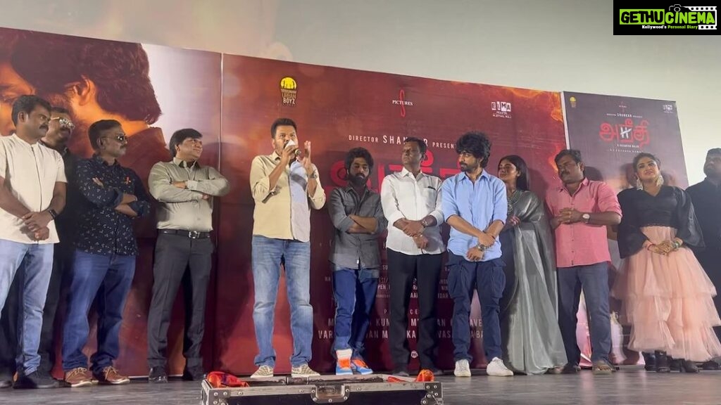 Vanitha Vijayakumar Instagram - Proudest moment with #aneethi cast and so many blockbuster film directors on stage.. #directorshankar made my day when he spoke about my performance…. Thank you so much sir @shanmughamshankar @urbanboyzstudios