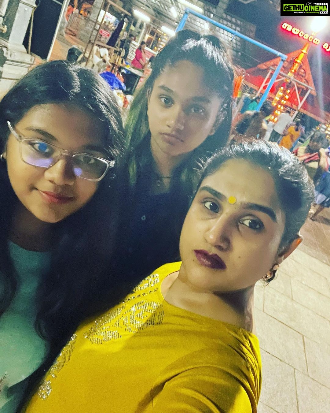 Vanitha Vijayakumar Instagram - Sarva shathru vinasanam… ignore negativity and useless negative people… life is once and its upto us to live it for our loved ones❤️ devi darshanam at @chottanikaradevi … #chottanikkara #chottanikkarabhagavathi the slayer of all evil @jaynitha_rajann @jovika_vijaykumar Four Points by Sheraton Kochi Infopark
