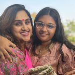 Vanitha Vijayakumar Instagram - Our #arisimootai our princess out baby has grown up to be 14 today… most loveable most kind most humble and most honest child .. my best friend and definitely my mom in Hyderabad… she is so talented and going to be so successful one day… need your blessings.. happy birthday papa my lil one forever my baby.. wish u everything u dream for … DREAM BIG .. ❤️🎂👍 @jaynitha_rajann