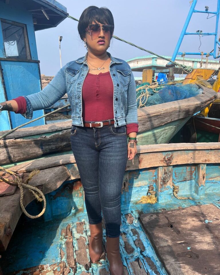 Vanitha Vijayakumar Instagram - Meet Assistant commissioner of police vyjayanthi #newfilm #newbeginnings #tamilfilm #actorslife Kasimedu-Kasimedu Fishing Harbour