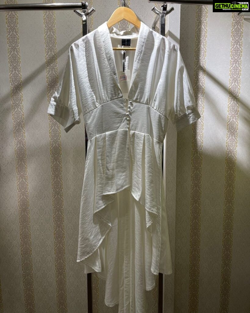 Vanitha Vijayakumar Instagram - Pearl white shimmering coat 🐚🦢 Visit or Dm us! 🥰 Free shipping within India 🇮🇳 ~ @vanithavijaykumarstylingstudio @vanithavijaykumar Visit us at Gems Court, Khader Nawaz Khan Road, Nungambakkam {Google map link in bio} ~ ~ ~ ~ ~ ~ ~ ~ ~ ~ ~ ~ Tags ❤️‍🔥 #vanithavijaykumarstyling #vanithavijaykumarstudios #satindress #boutique #shortdress #stylish #girl #ootd #outfit #clothing #brand #picoftheday #photooftheday #instafashion #instagood #instadaily #shopping #makeup #accessories #styleblogger #fashion #fashionblogger #fyp #explorepage #rings #fashion #style #makeup #new #dresses #freemakeup #shirts .