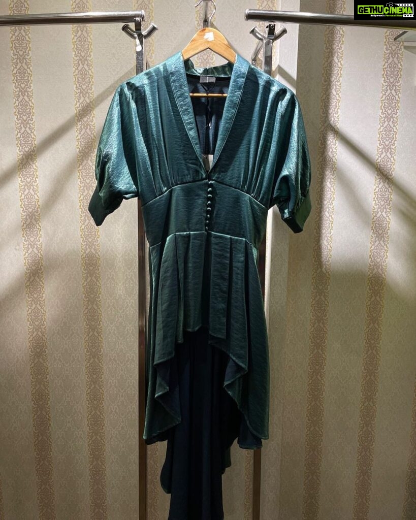 Vanitha Vijayakumar Instagram - Emerald green shimmering coat 💚🍀 Visit or Dm us! 🥰 Free shipping within India 🇮🇳 ~ @vanithavijaykumarstylingstudio @vanithavijaykumar Visit us at Gems Court, Khader Nawaz Khan Road, Nungambakkam {Google map link in bio} ~ ~ ~ ~ ~ ~ ~ ~ ~ ~ ~ ~ Tags ❤️‍🔥 #vanithavijaykumarstyling #vanithavijaykumarstudios #satindress #boutique #shortdress #stylish #girl #ootd #outfit #clothing #brand #picoftheday #photooftheday #instafashion #instagood #instadaily #shopping #makeup #accessories #styleblogger #fashion #fashionblogger #fyp #explorepage #rings #fashion #style #makeup #new #dresses #freemakeup #shirts .