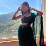 Veebha Anand Instagram - Forgot to post mehndi look! 💚 @priyanshi2102 @labeljadebyashima @timelessjewelsby_s