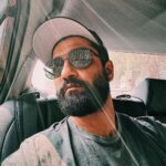 Vicky Kaushal Instagram – जीवन गाड़ी है समय पैया ☀️🚗🤳🏽🎶