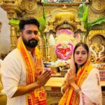 Vicky Kaushal Instagram - मंगलमूर्ति मोरया! Thank You Bappa! 🙏🏽🙏🏽🙏🏽 Siddhivinayak Temple, Mumbai