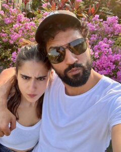 Vicky Kaushal Instagram - Kal milte hai ✌🏼⏰