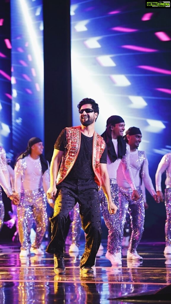 Vicky Kaushal Instagram - Come and celebrate legendary choreographers and re-live their magic as I shake a leg on some iconic songs at the 68 Hyundai Filmfare Awards with Maharashtra Tourism on Colors at 9 pm tonight!!! . @colorstv @filmfare #association #filmfarenight
