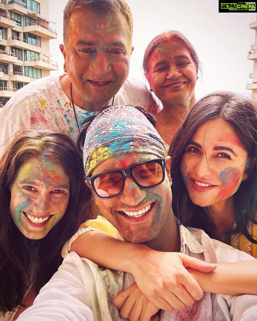 Vicky Kaushal Instagram - Happy Holi to all of you from all of us! 🤗❤️
