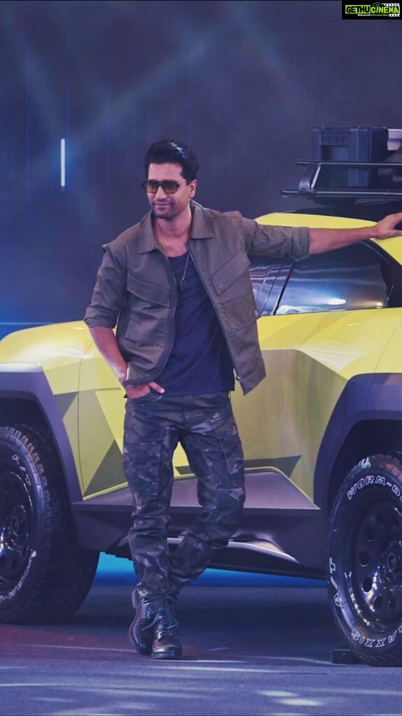 Vicky Kaushal Instagram - High on josh, style and much more with the Mahindra BE.RALL-E. It was truly electrifying to be at the #MahindraEVFashionFestival unveiling the magnificent beauty. #GrandHomecoming #Bornelectric @mahindra_born_electric @mahindra_auto #ad