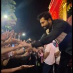 Vicky Kaushal Instagram - Yesterday our hearts were racing with nervousness… today with joy! Humaari choti si pyaari si Film ko mauka dene ke liye shukriya! Logo ko theatres mein jaate dekhne ki khushi hi alag hai. Thank You so much for your love on day 1… aise hi pyaar dete jaiye! 🤗❤️🙏🏽 . #ZaraHatkeZaraBachke out in cinemas!!!