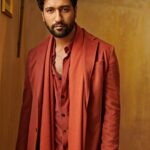 Vicky Kaushal Instagram - Enjoyed shooting for the Feb issue of @lifestyleasiaindia … 📸🫶🏽 . @lifestyleasiaindia @lsa.arena @rahulgangs_ @thehouseofpixels @amandeepkaur87 @zegnaofficial @hypenq_pr @virajjoshiii