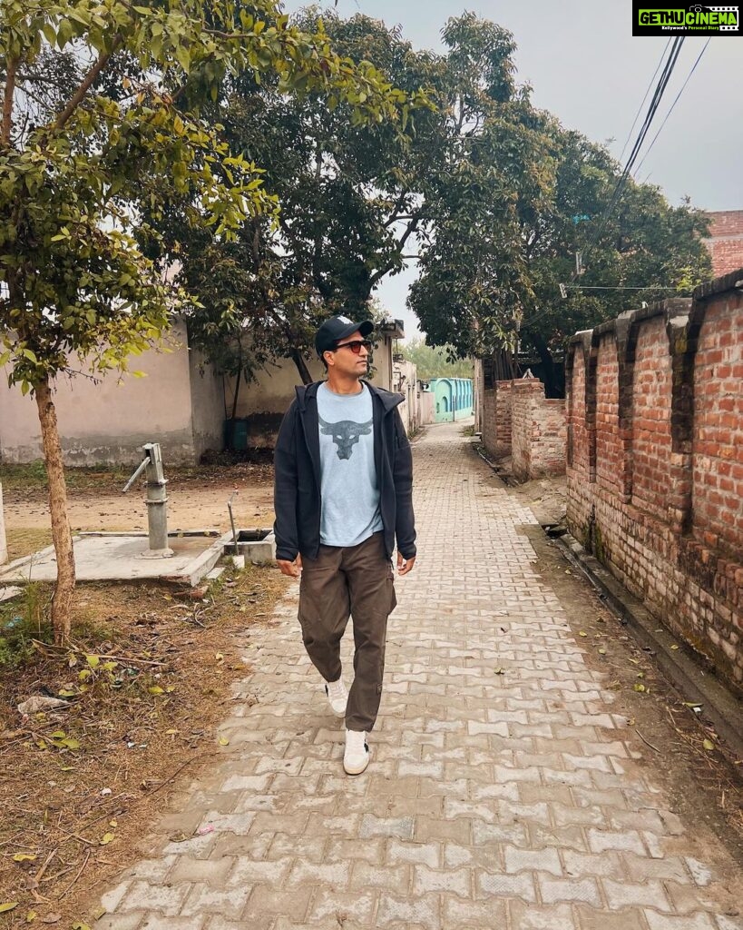Vicky Kaushal Instagram - Mera Pind. All my childhood summer vacations were spent here… playing taash and cricket under the peepal tree. So much about this place has changed… but the warmth and sukoon I feel every time I’m back here, never changes!