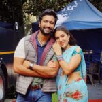 Vicky Kaushal Instagram - Shoot ka pehla din aur aaj release ka pehla din… same to same gudgudi ho rahi hai! Kappu aur Somya aaj se hue aapke. Pyaar dijiyega… sahparivaar! ❤️❤️❤️ #ZaraHatkeZaraBachke IN CINEMAS NOW!!! 🍿🍿🍿
