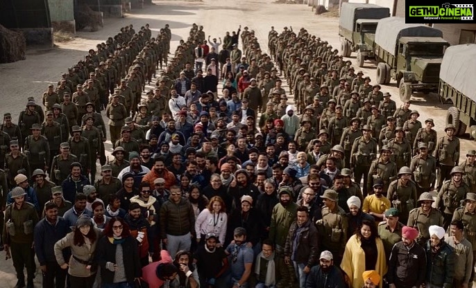 Vicky Kaushal Instagram - Shooting on #ArmyDay with the Army. Warmest wishes on the 75th Army Day to All Ranks from Team #Samबहादुर ! 🇮🇳🙏🏽