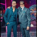 Vicky Kaushal Instagram - “Aaj khush toh bohot hain hum…” . Been watching the show for 22 years on Tv… finally got a chance to be on the show with the Legend! Watch the telecast tonight! . @amitabhbachchan 🫶🏽🙏🏽