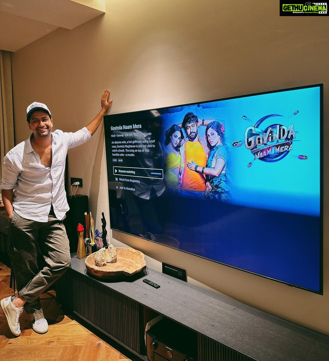 Vicky Kaushal Instagram - Screaming nowww, I mean… STREAMING NOWWW!!! . #GovindaNaamMera on @disneyplushotstar