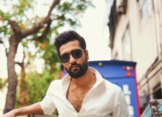 Vicky Kaushal Instagram - Manifest vi kare naale kare mehnataan.