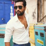 Vicky Kaushal Instagram - Manifest vi kare naale kare mehnataan.