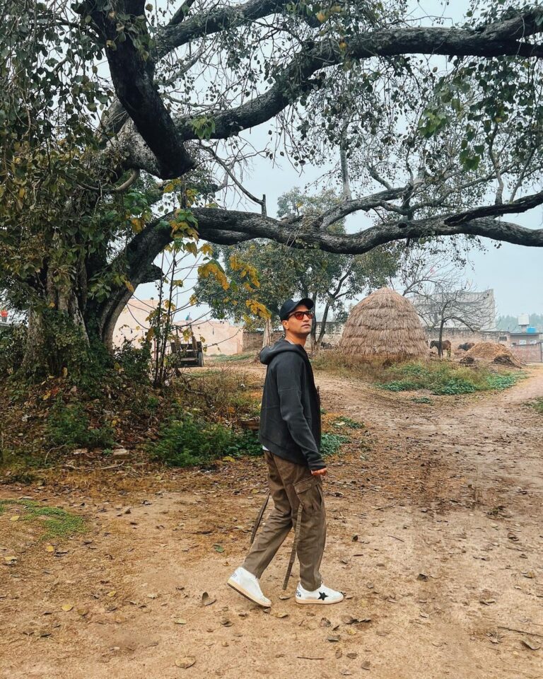 Vicky Kaushal Instagram - Mera Pind. All my childhood summer vacations were spent here… playing taash and cricket under the peepal tree. So much about this place has changed… but the warmth and sukoon I feel every time I’m back here, never changes!