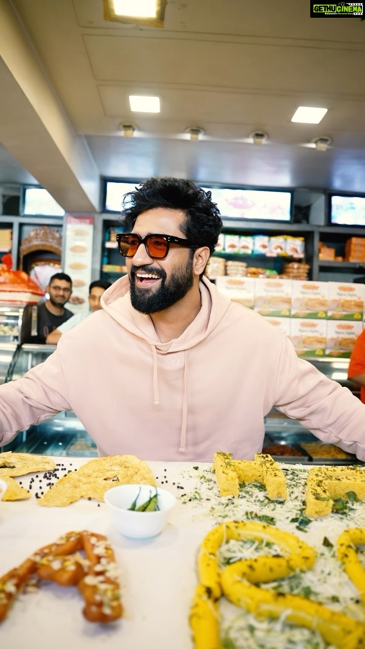 Vicky Kaushal Instagram - Ahmedabad, ❤️ se thank you for such a सरस experience! ✨ Your liveliness, food, and enthusiasm were top-notch. 🫶🏻 And thank you for showing Kapil and Somya so much love. 🫰🏻 3 days to go for this kahani! #ZaraHatkeZaraBachke in theatres this Friday, 2nd June, 2023. @saraalikhan95 @laxman.utekar #DineshVijan #JyotiDeshpande @maitreybajpai @nazakat.husn @sharadakarki @pvijan @maddockfilms @officialjiostudios @sachinjigar @soulfulsachin @jigarsaraiya @amitabhbhattacharyaofficial @saregama_official