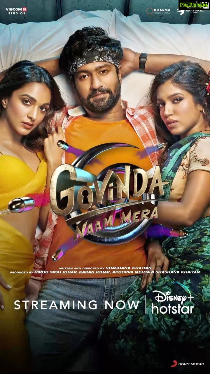 Vicky Kaushal Instagram - Govinda, Govya, Govu, Govind A, jo bhi bolo, aa gaya woh apni Gauri aur Suku ke saath.😎 #GovindaNaamMera Streaming Now only on @disneyplushotstar! #GovindaNaamMeraOnHotstar @karanjohar @apoorva1972 @ajit_andhare @bhumipednekar @kiaraaliaadvani @shashankkhaitan @viacom18studios @dharmamovies @mentor_disciple_films @sonymusicindia
