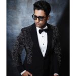 Vicky Kaushal Instagram - Ready for tonight in shining armour! ⚡️⚡️⚡️