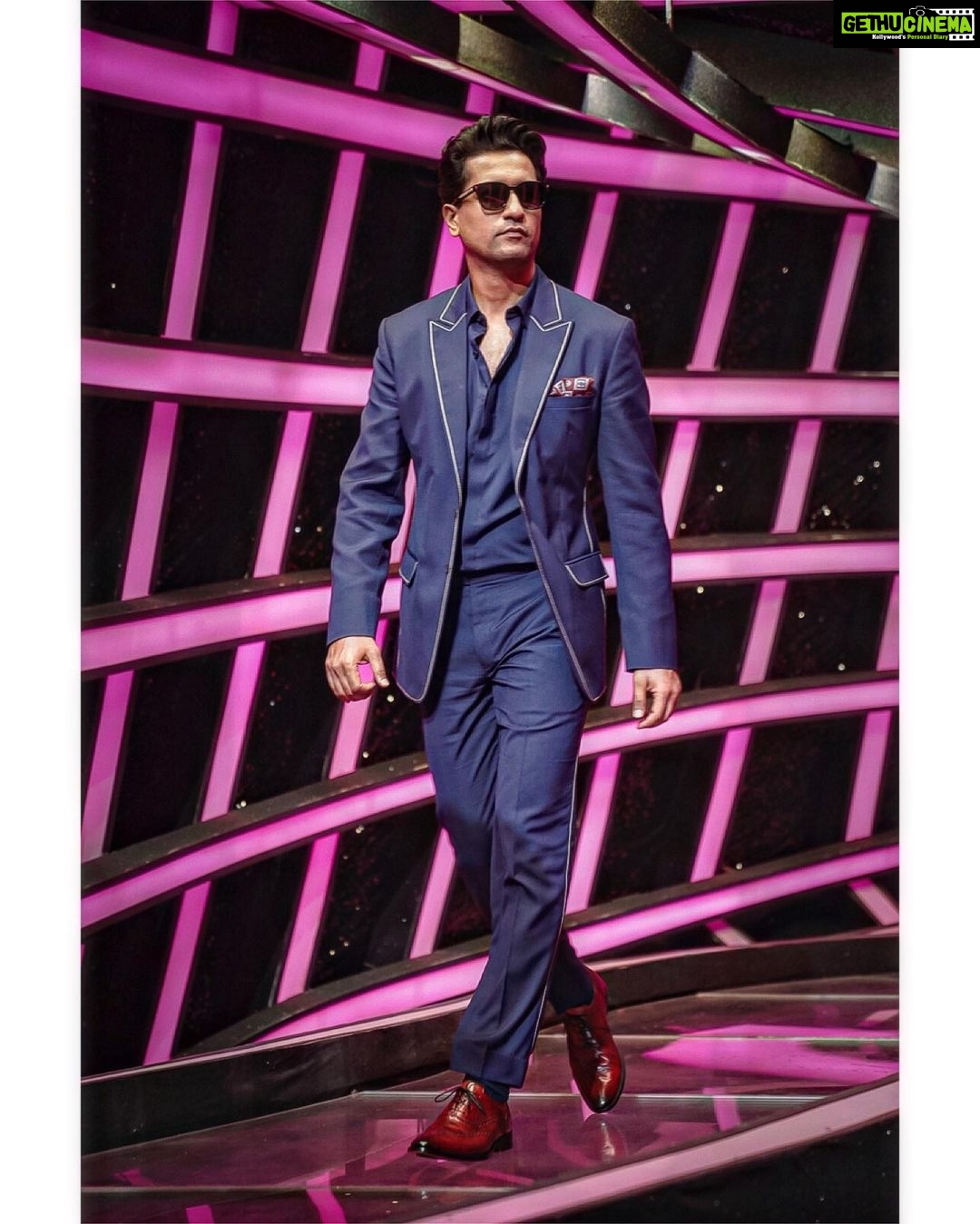 Vicky Kaushal Instagram - Ready for tonight in shining armour! ⚡️⚡️⚡️