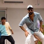 Vicky Kaushal Instagram - From the rehearsal to on-set, it was a big tick on the checklist for the Punjabi munda in me!💪🏻 #KyaaBaatHaii 2.0 Song Out Now! #GovindaNaamMera streaming from 16th December, only on @disneyplushotstar! #GovindaNaamMeraOnHotstar @karanjohar @apoorva1972 @ajit_andhare @bhumipednekar @kiaraaliaadvani @shashankkhaitan @harrdysandhu @tanishk_bagchi @nikhitagandhiofficial @jaani777 @bpraak @azeemdayani @thetusharkalia @viacom18studios @dharmamovies @mentor_disciple_films @sonymusicindia