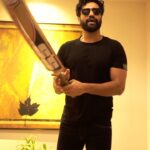 Vicky Kaushal Instagram - Yeh IPL16 Final hai Zara Hatke… baarish se rehna padega Zara Bachke! The moment we all have been waiting for is finally here! CSK vs GT 🏏 Watch the IPL 16 finale with me on Star Sports today at 7:30 PM. @starsportsindia #IPLonStar #CSKvsGT