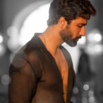 Vicky Kaushal Instagram - 🖤🖤🖤 . #GovindaNaamMeraOnHotstar | Dec 16.
