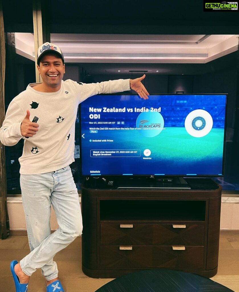 Vicky Kaushal Instagram - Finally 50 overs cricket is back!!! It's been a long wait but I'm sure #TeamIndia will keep the josh high. 💪 I'll be watching the #MenInBlue take on New Zealand in the second ODI on 27th Nov at 6AM, live on Prime Video. What about you? #NZvINDonPrime #CricketOnPrime #NZvIND @primevideoin