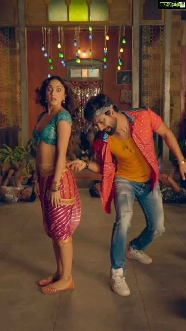 Vicky Kaushal Instagram - BIJLI BIJLI BIJLI!!! ⚡️⚡️⚡️ . We had a blast dancing our hearts out and now it’s your turn. Loving all the videos coming into our dm’s of you all dancing to #Bijli… keep them coming!!! . #GovindaNaamMeraOnHotstar | Dec 16.