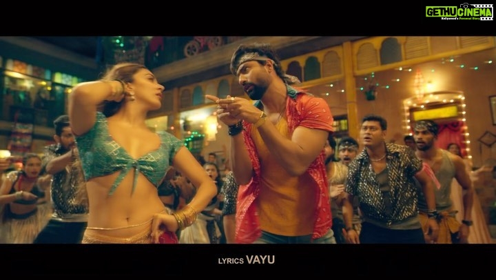 Vicky Kaushal Instagram - Itβs time to groove to the most electrifying tune of the season! #Bijli SONG OUT NOW! ππ» #GovindaNaamMera streaming from 16th December, only on @disneyplushotstar! #GovindaNaamMeraOnHotstar @karanjohar @apoorva1972 @ajit_andhare @bhumipednekar @kiaraaliaadvani @shashankkhaitan @soulfulsachin @jigarsaraiya @mikasingh @nehakakkar @ganeshacharyaa @viacom18studios @dharmamovies @mentor_disciple_films @sonymusicindia