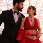 Vicky Kaushal Instagram - Kappu aur Somya ka pehla foreign trip! ✈️💕 . #ZaraHatkeZaraBachke in Cinemas on 2nd June. Abu Dhabi,U.A.E
