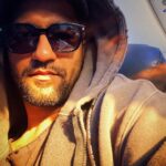 Vicky Kaushal Instagram - Kemon achen?! 😉🛫🎬🫶🏽