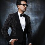 Vicky Kaushal Instagram - Ready for tonight in shining armour! ⚡️⚡️⚡️