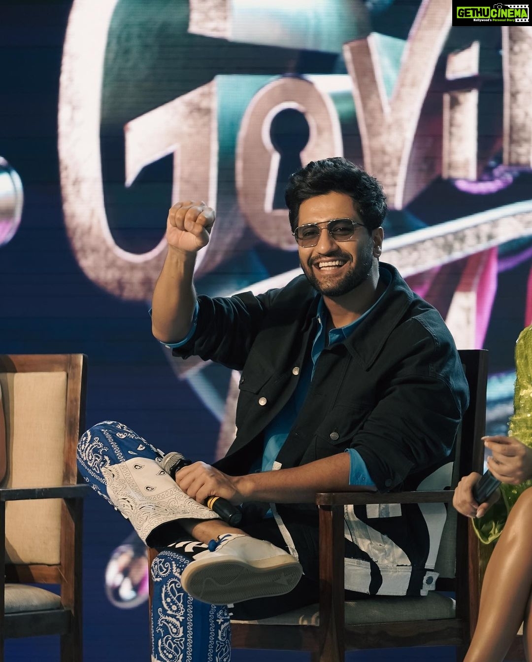 Vicky Kaushal Instagram - So happy to have finally shared the Trailer of #GovindaNaamMera with you all… there’s lots more masti, mystery and masala coming your way! . #GovindaNaamMera | 16th Decemeber on @disneyplushotstar