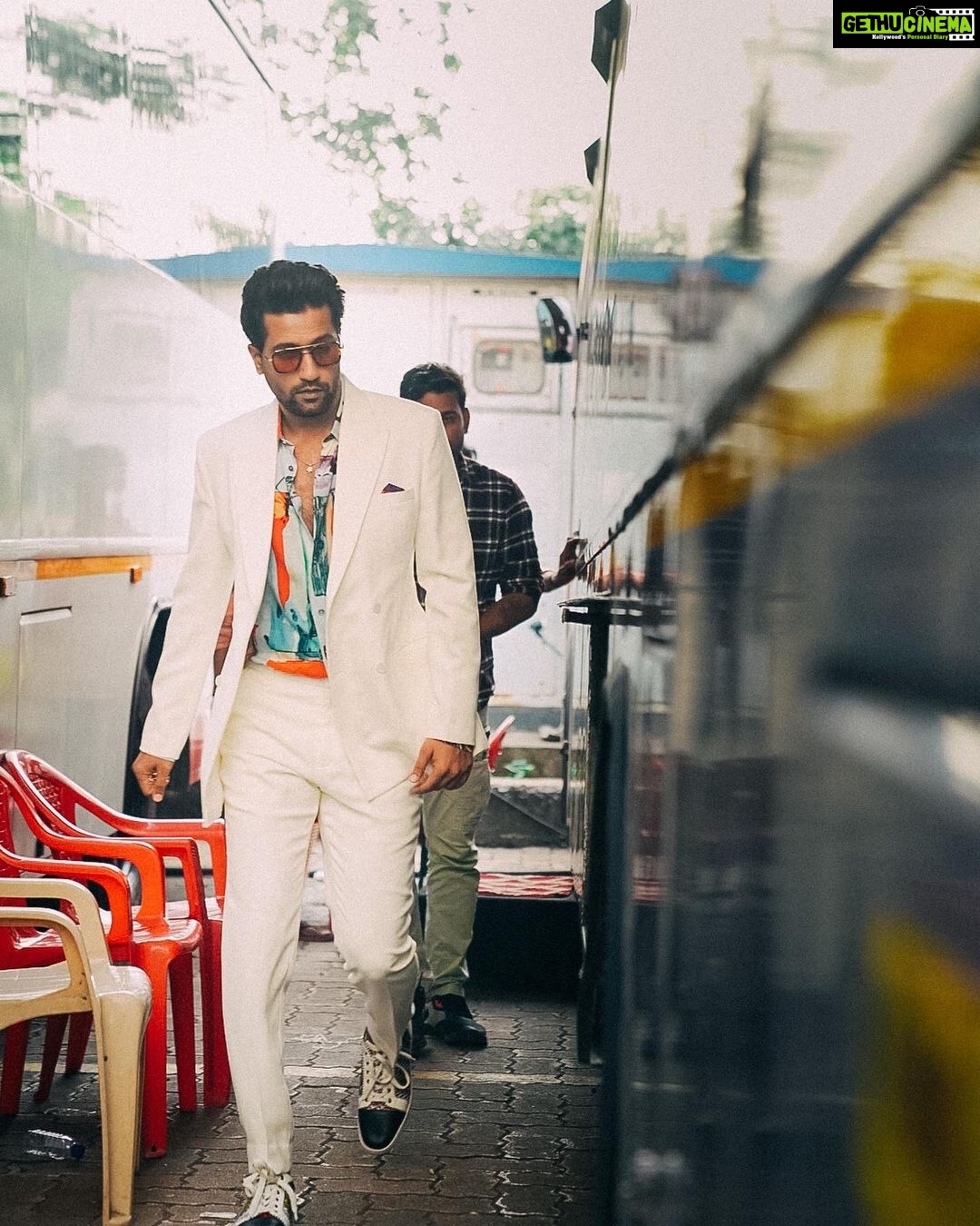 Vicky Kaushal Instagram - So happy to have finally shared the Trailer of #GovindaNaamMera with you all… there’s lots more masti, mystery and masala coming your way! . #GovindaNaamMera | 16th Decemeber on @disneyplushotstar