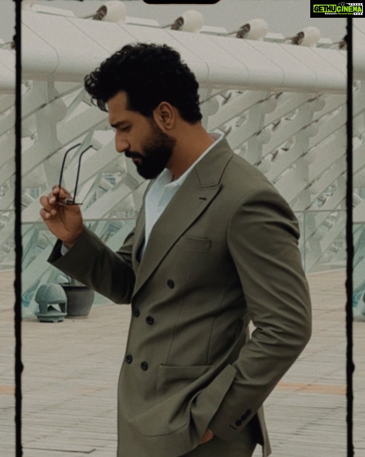 Vicky Kaushal Instagram - Touchdown Abu Dhabi! #iifa