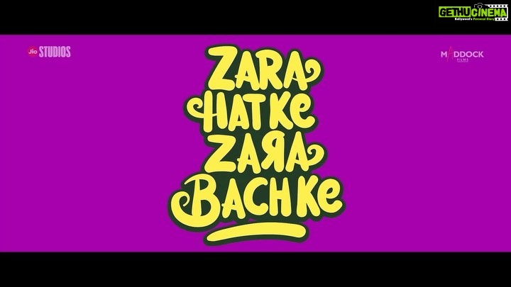 Vicky Kaushal Instagram - Kapil aur Somya ke talaaq ka reason hai zara hatke, jo dega inke parivaar ko bhi jhatke! 🫣 To know more, dekhiye #ZaraHatkeZaraBachke Trailer 2 now. In theatres on 2nd June, 2023. @saraalikhan95 @therakeshbedi @anubhafatehpuria @neeraajysood @kanupriyashankarpandit @susmita_mukherjeeofficial @mrfilmistaani @akash.khurana @himanshu.players50 @srishtigangulirindani @Inaamulhaq_official @vivaan_shah_786 @laxman.utekar #DineshVijan #JyotiDeshpande @maitreybajpai @nazakat.husn @sharadakarki @pvijan @officialjiostudios @sachinjigar @soulfulsachin @jigarsaraiya @amitabhbhattacharyaofficial @saregama_official