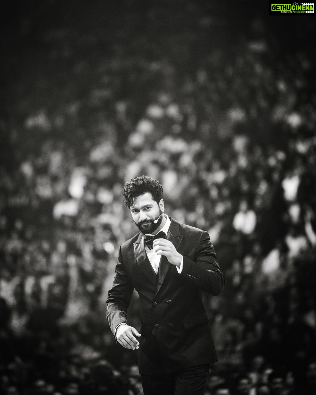 Vicky Kaushal Instagram - Tonight on your TV screens! Watch me host the NEXA IIFA Awards 2023 along with my brother @bachchan at 8pm on @colorstv and @officialjiocinema app. #IIFA2023 . 📸: @khamkhaphotoartist