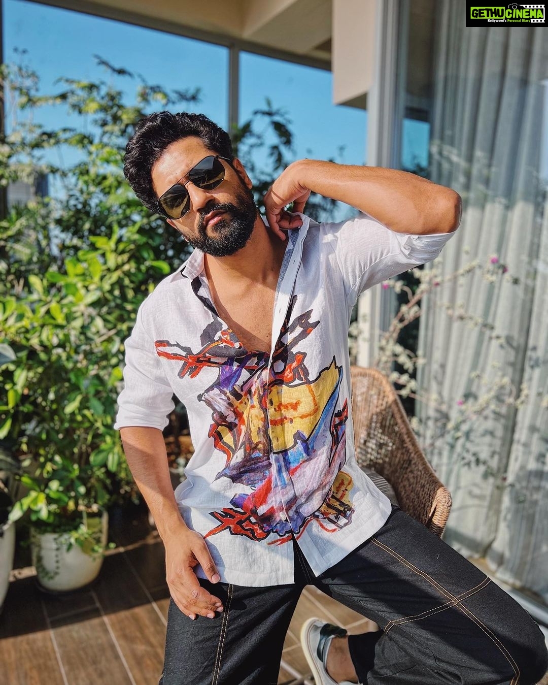 Vicky Kaushal Instagram - Ladka sin/cos ho raha hai! #iykyk