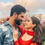 Vicky Kaushal Instagram - Yeh rahi Kapil aur Somya ki #PhirAurKyaChahiye reel! Ab aapki baari… ❤️ . #ZaraHatkeZaraBachke in cinemas on 2nd June @saraalikhan95 @maddockfilms @saregama_official @arijitsingh @sachinjigar @amitabhbhattacharyaofficial @laxman.utekar @officialjiostudios