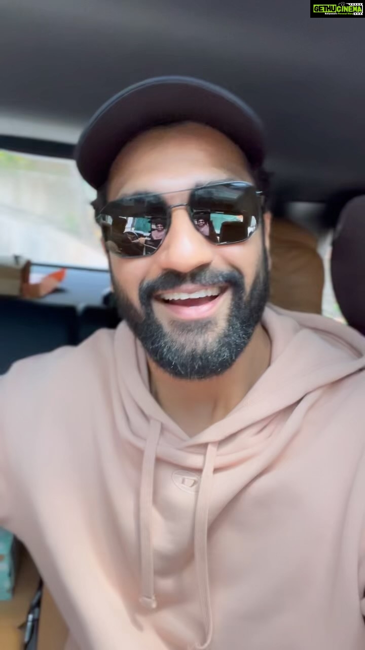 Vicky Kaushal Instagram - #ZaraHatkeZaraBachke Trailer trending at #1 on YouTube! Best birthday gift ke liye shukriya… now it’s time for the return gift!!! 🎁🎁🎁 Our first song “Phir Aur Kya Chahiye” coming out TODAY!!! See you guys LIVE on @saregama_official YT channel at 5:45pm!!! SONG DROPPING AT 6PM!!! 🎶🎶🎶 @maddockfilms @laxman.utekar @saraalikhan95 @arijitsingh @sachinjigar @amitabhbhattacharyaofficial #DineshVijan #PhirAurKyaChahiye