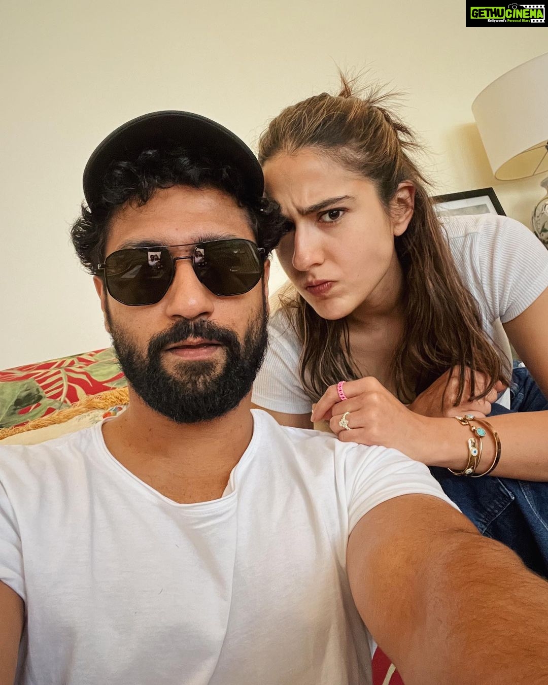 Vicky Kaushal Instagram - Kal milte hai ✌🏼⏰