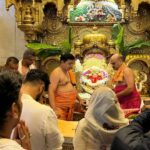 Vicky Kaushal Instagram - मंगलमूर्ति मोरया! Thank You Bappa! 🙏🏽🙏🏽🙏🏽 Siddhivinayak Temple, Mumbai