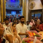 Vicky Kaushal Instagram – मंगलमूर्ति मोरया! Thank You Bappa! 🙏🏽🙏🏽🙏🏽 Siddhivinayak Temple, Mumbai