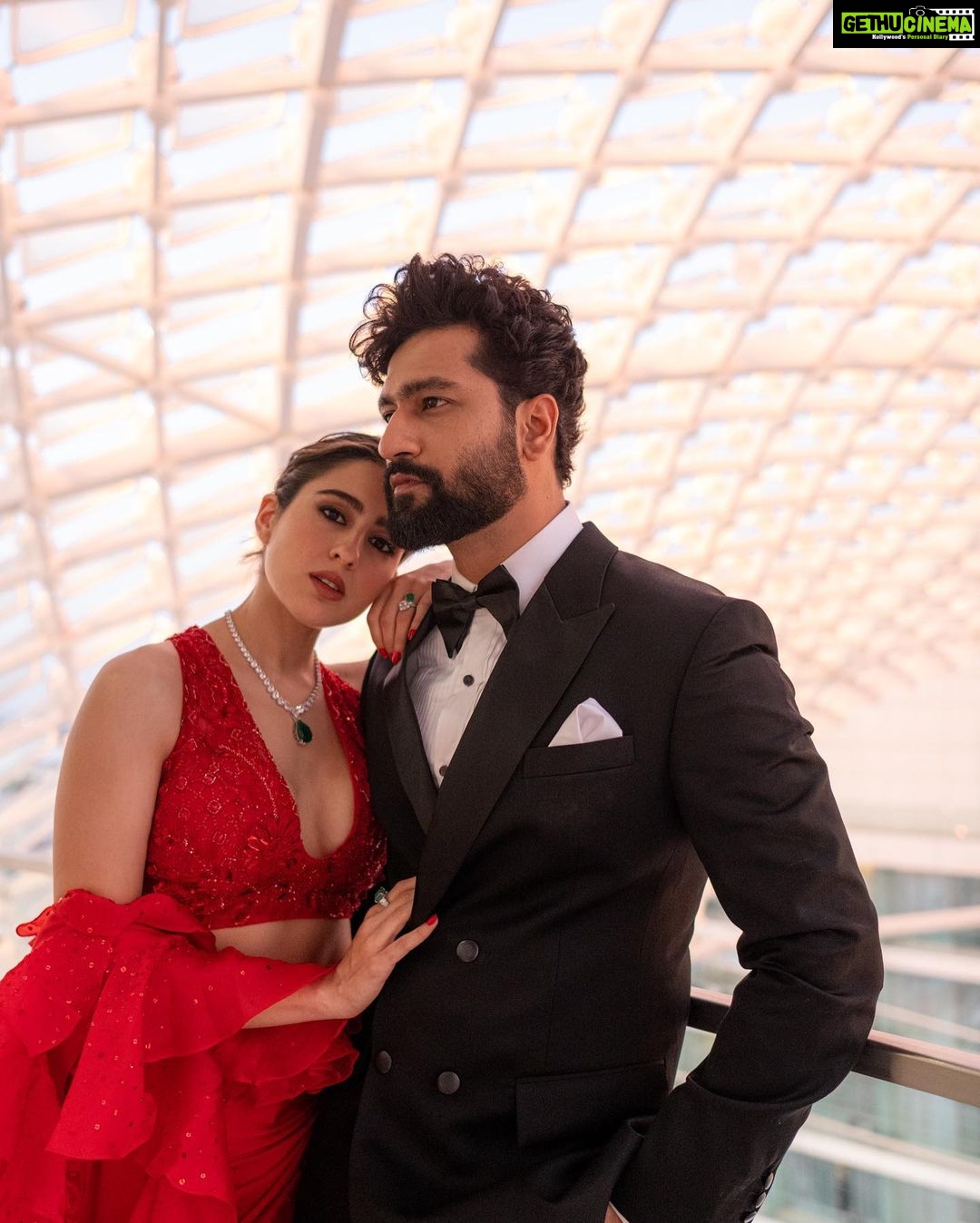 Vicky Kaushal Instagram - Kappu aur Somya ka pehla foreign trip! ✈️💕 . #ZaraHatkeZaraBachke in Cinemas on 2nd June. Abu Dhabi,U.A.E